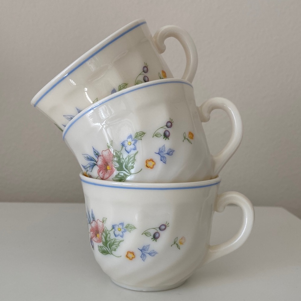 Arcopal France Set of 3 Vintage Tea Cups Floral Cream Dainty Little Mugs
